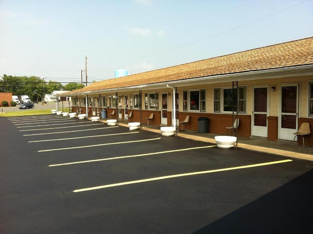 Budget Inn Mifflintown Экстерьер фото