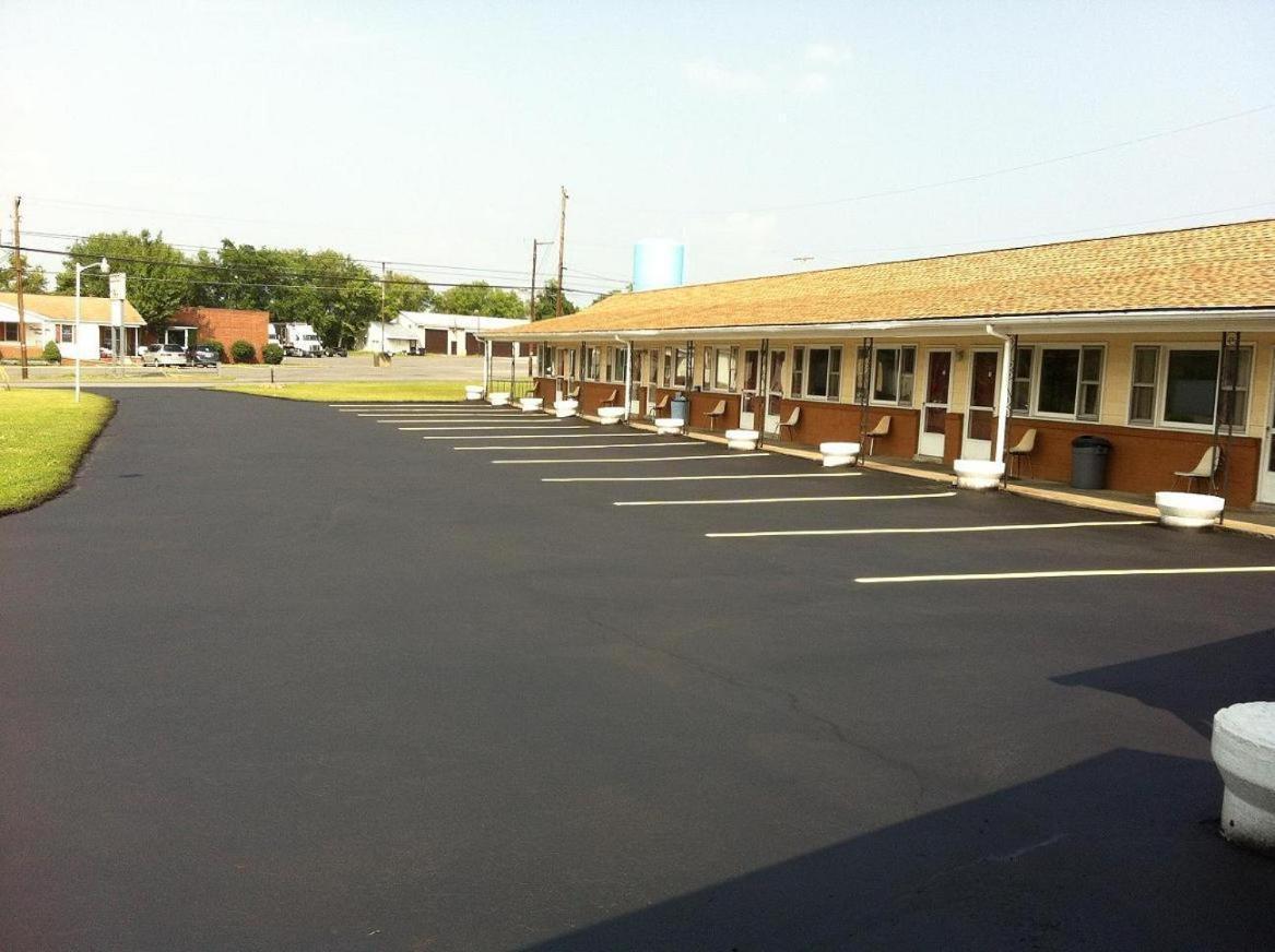 Budget Inn Mifflintown Экстерьер фото